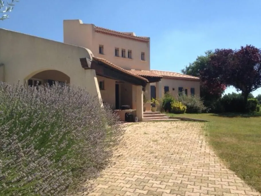 Puyricard : Studio Et Sa Terrasse Privative Aix-en-Provence Apartment
